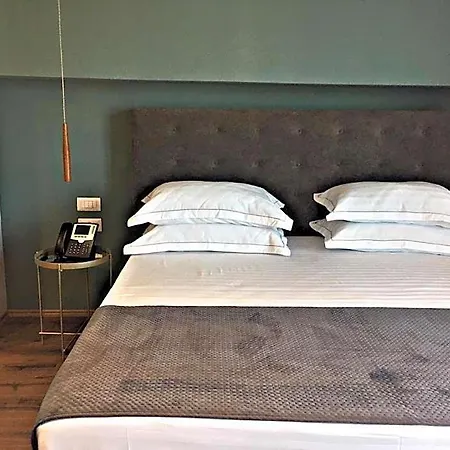 Light Hotel 3*